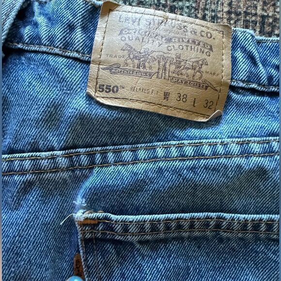 Vintage Levis 550 cutoff denim shorts - Picture 4 of 4